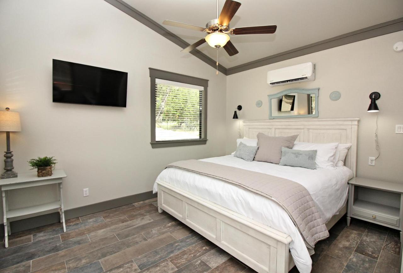 Green Acres Cottages - Fredericksburg Suite 윔벌리 외부 사진