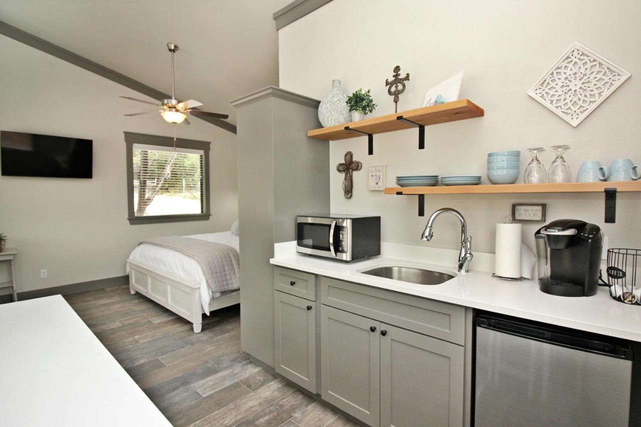 Green Acres Cottages - Fredericksburg Suite 윔벌리 외부 사진