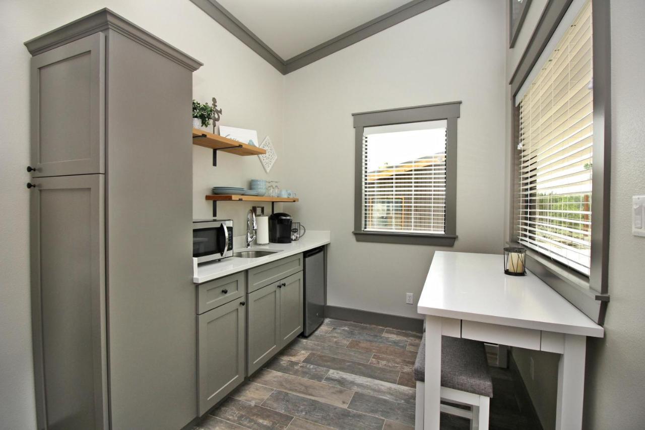 Green Acres Cottages - Fredericksburg Suite 윔벌리 외부 사진